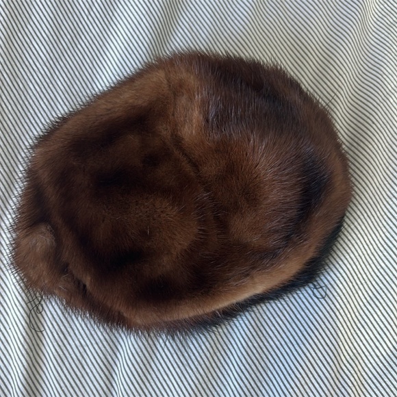 Real Siberian mini fur vintage hat, this is amazingh vintage size small hat, - Picture 6 of 6